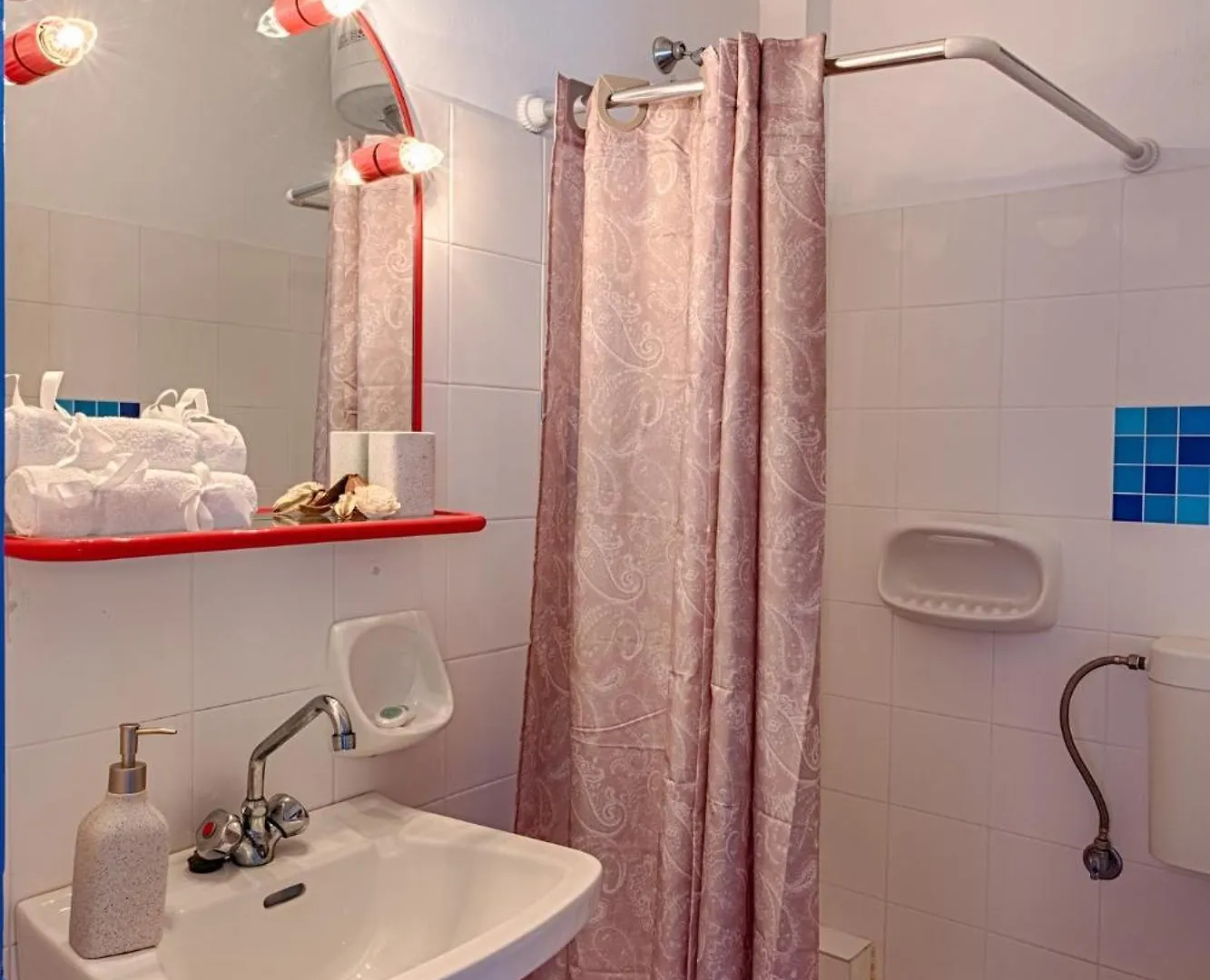 Anemos Studios & Apartments Poros  Lägenhetshotell
