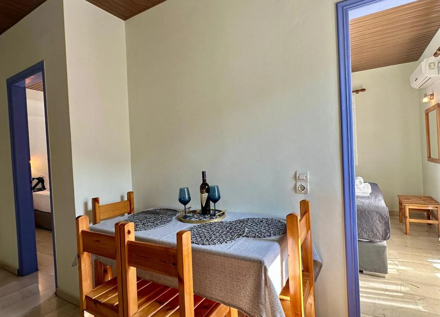 Anemos Studios & Apartments Poros  Aparthotel Poros (Kefalonia)