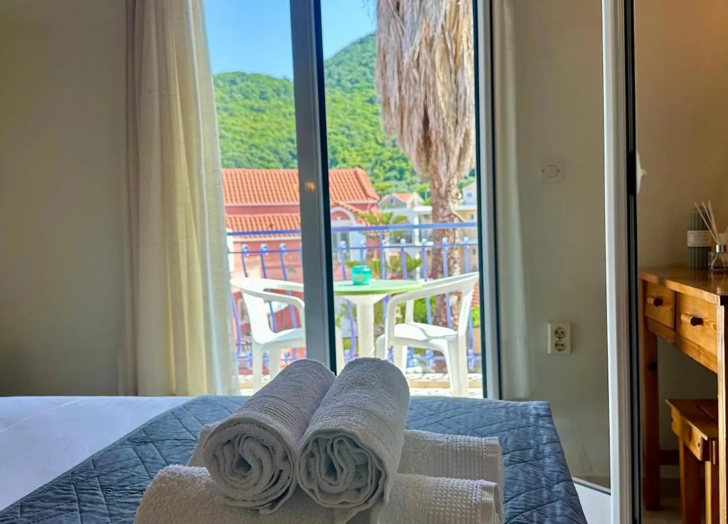 Anemos Studios & Apartments Poros  2*, Poros (Kefalonia)