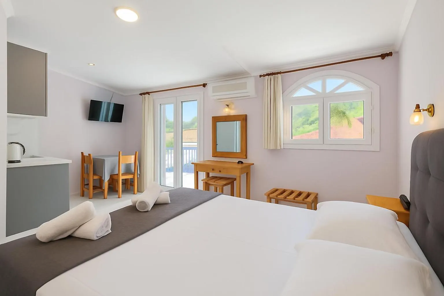 Anemos Studios & Apartments Poros  Lägenhetshotell